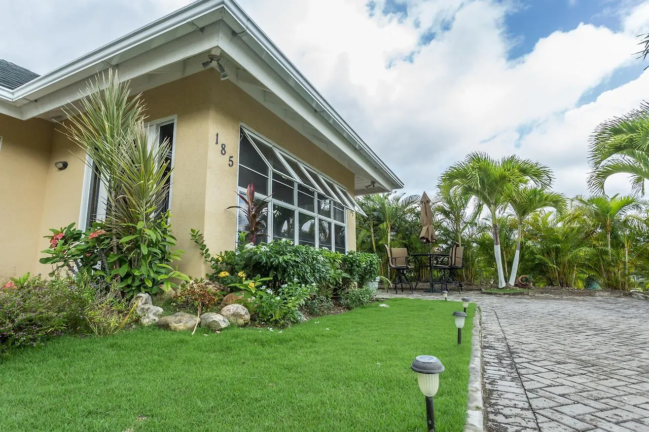Vila Ocho Rios Under The Palms 0*,  Jamajka
